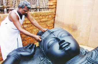 stone statue in mamallapuram